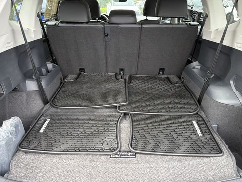 Used 2021 Volkswagen Tiguan SE FWD image 16