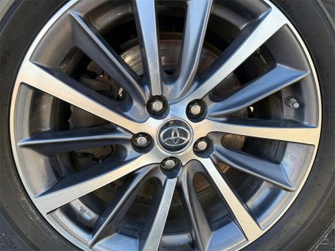 Used 2019 Toyota Highlander XLE image 20