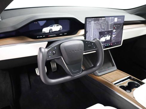 Used 2023 Tesla Model S image 4