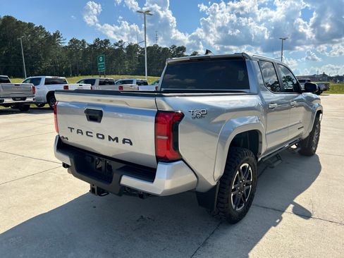 Used 2024 Toyota Tacoma TRD Sport AWD/4WD image 3