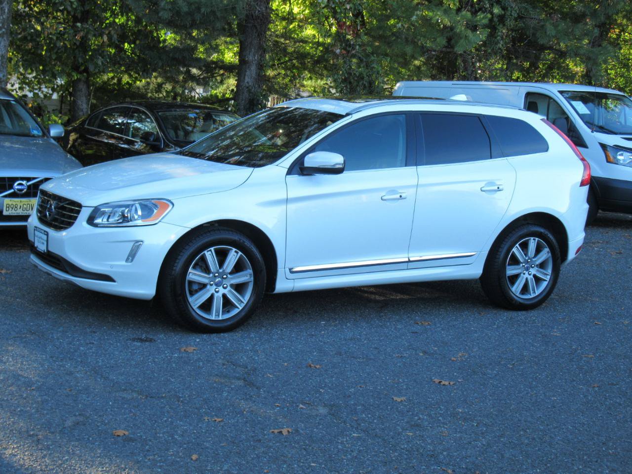Used 2017 Volvo XC60 T5 Inscription w/ Advanced Package AWD/4WD image 2