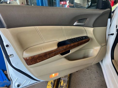 Used 2010 Honda Accord EX-L image 18