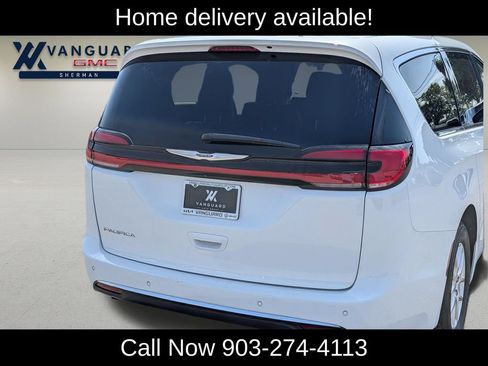 Used 2023 Chrysler Pacifica Touring-L FWD image 10