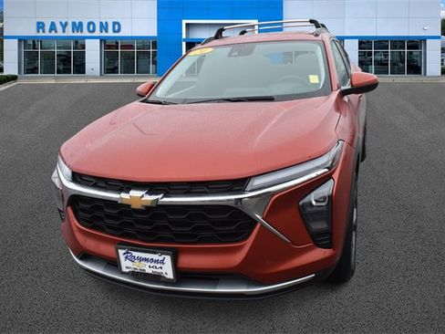 Used 2024 Chevrolet Trax LT w/ Driver Confidence Package image 7