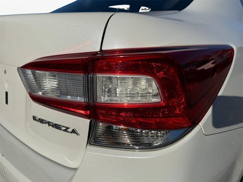 Used 2018 Subaru Impreza 2.0i Limited image 19