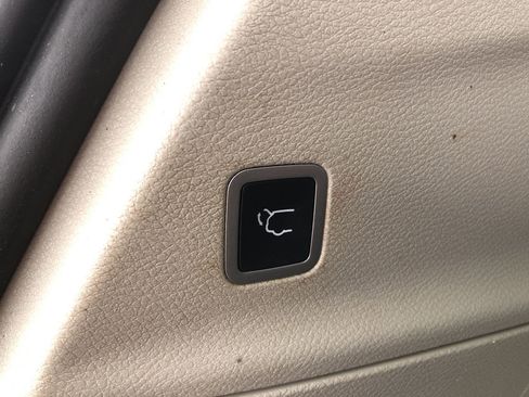 Used 2022 Chrysler Pacifica Touring-L image 10