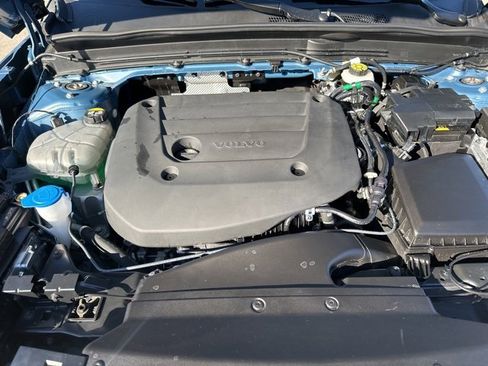 Certified 2025 Volvo XC40 B5 Plus image 33