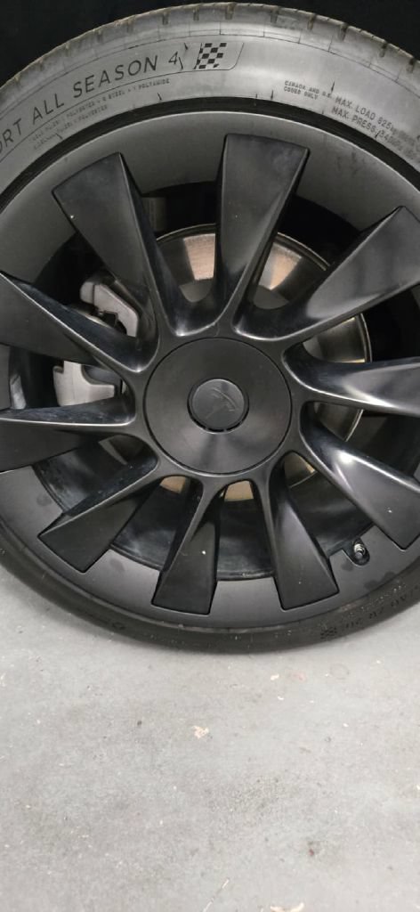 Used 2023 Tesla Model Y AWD image 7