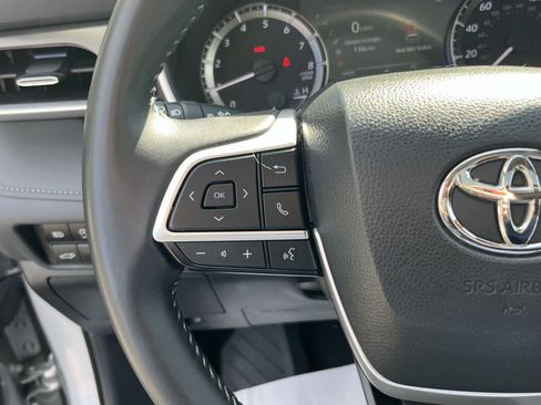 Used 2023 Toyota Highlander XLE AWD/4WD image 21