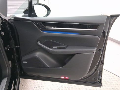 New 2025 Porsche Macan Electric image 35