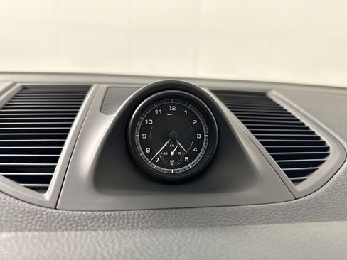 Certified 2023 Porsche Macan AWD/4WD image 28