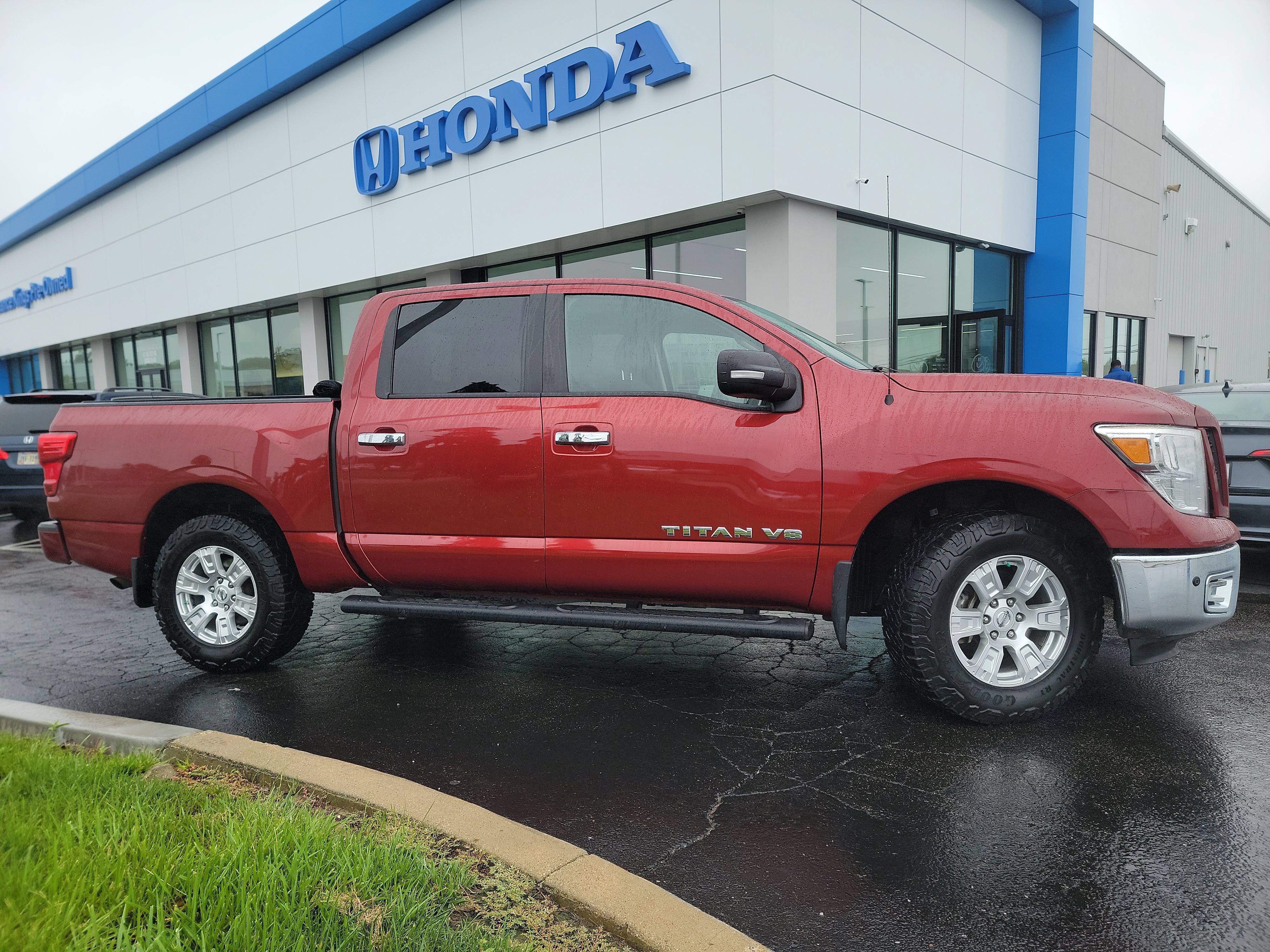 Used 2019 Nissan Titan SV w/ SV Convenience Package AWD/4WD image 11