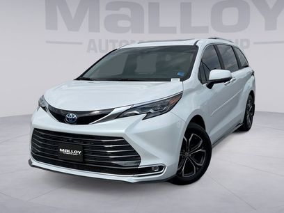 Certified 2025 Toyota Sienna Platinum