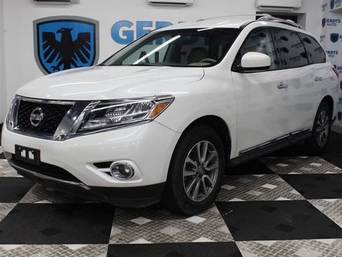 Used 2015 Nissan Pathfinder SL FWD image 1