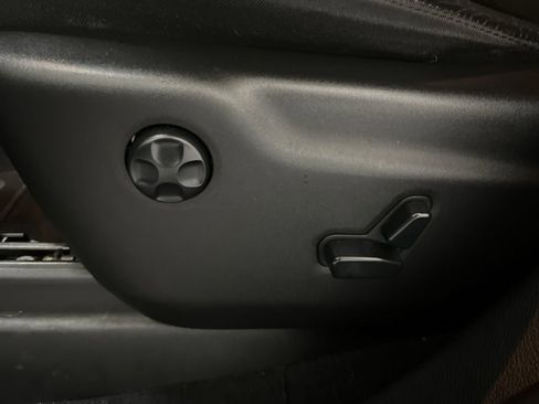 Used 2019 Jeep Grand Cherokee Altitude AWD/4WD image 23