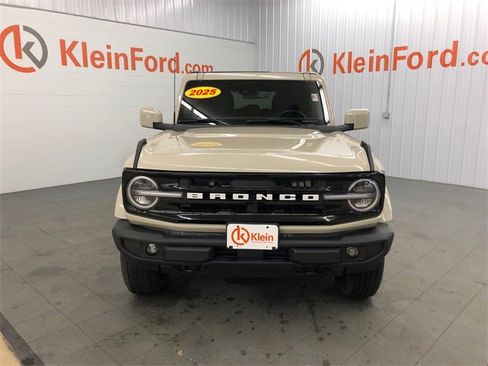 Used 2025 Ford Bronco Outer Banks image 2