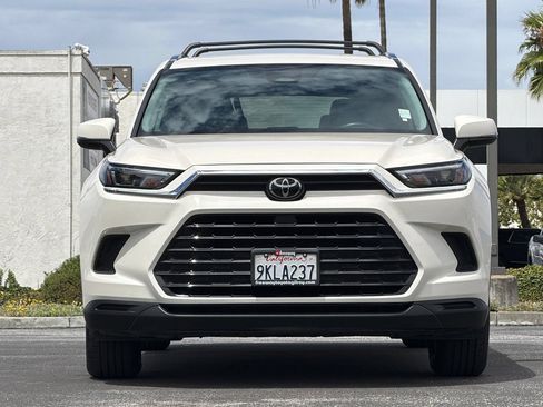 Used 2024 Toyota Grand Highlander AWD image 10