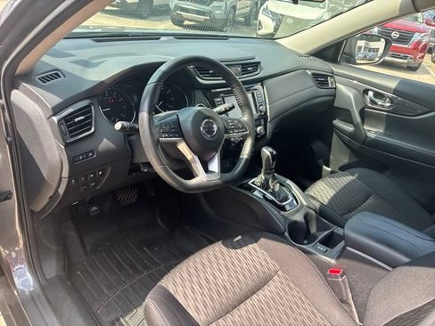 Used 2020 Nissan Rogue SV FWD image 18