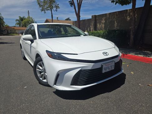 Used 2025 Toyota Camry LE w/ Convenience Package FWD image 3