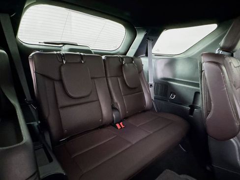 Used 2025 Ford Explorer Platinum w/ Ultimate Package image 30