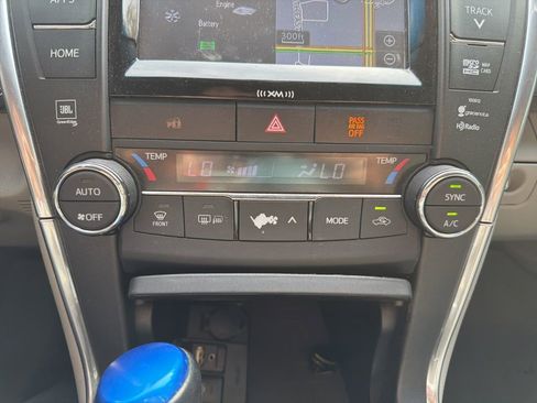 Used 2016 Toyota Camry XLE w/ Moonroof Package image 20