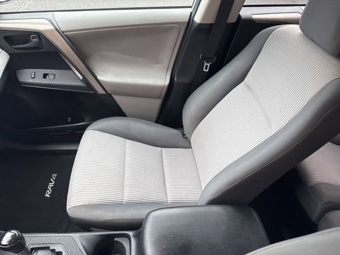 Used 2013 Toyota RAV4 LE image 17