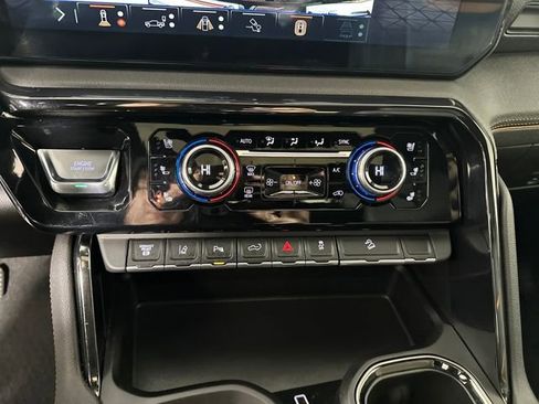 Used 2024 GMC Sierra 2500 AT4 w/ AT4 Premium Plus Package image 23