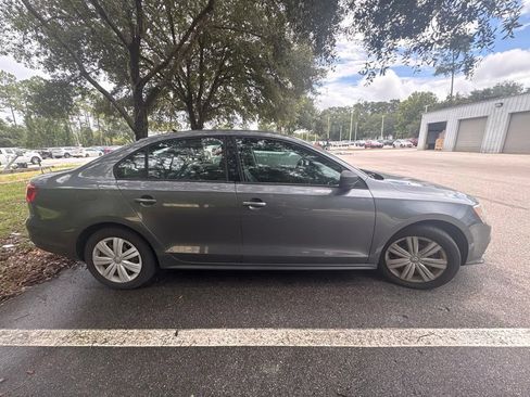 Used 2015 Volkswagen Jetta TDI S FWD image 2