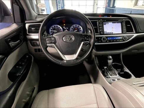 Used 2018 Toyota Highlander Limited image 18
