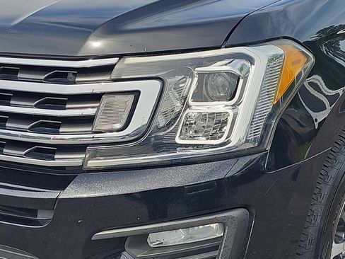 Used 2018 Ford Expedition XLT w/ Equipment Group 201A AWD/4WD image 29