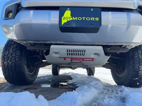 Used 2018 Toyota Tacoma TRD Sport w/ Technology Package image 25