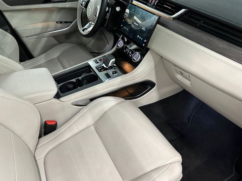 Used 2022 Jaguar F-PACE S image 32