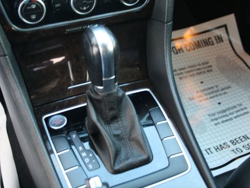 Used 2014 Volkswagen Passat 1.8T SEL Premium image 26