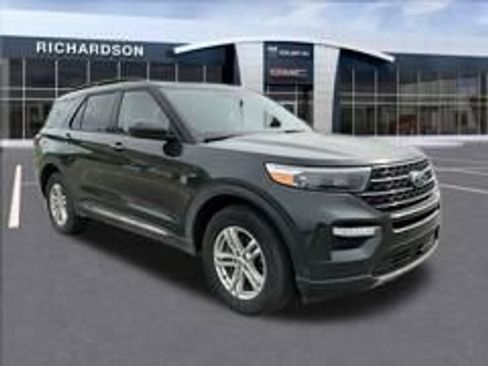 Used 2022 Ford Explorer XLT w/ Equipment Group 202A AWD/4WD image 3