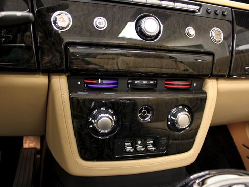 Used 2014 Rolls-Royce Phantom Drophead Coupe RWD image 16