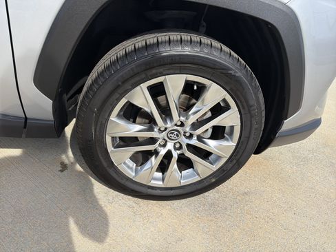 Used 2021 Toyota RAV4 XLE Premium image 13