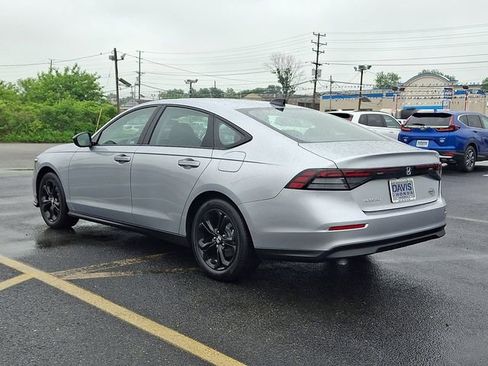 Certified 2025 Honda Accord SE image 4