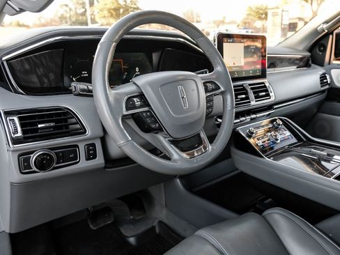 Used 2018 Lincoln Navigator Reserve w/ Technology Package image 3