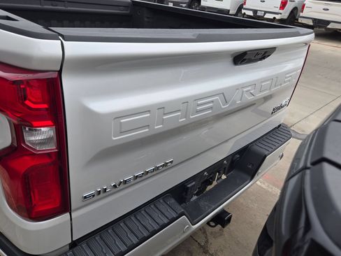 Used 2023 Chevrolet Silverado 1500 High Country w/ High Country Premium Package AWD/4WD image 6