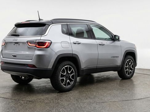 Used 2025 Jeep Compass Trailhawk image 9