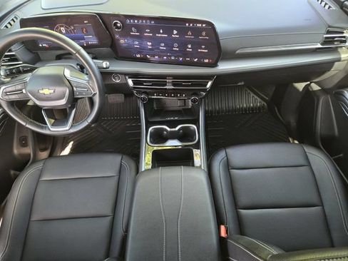Used 2025 Chevrolet Traverse LT w/ Sun and Wheel Package FWD image 26