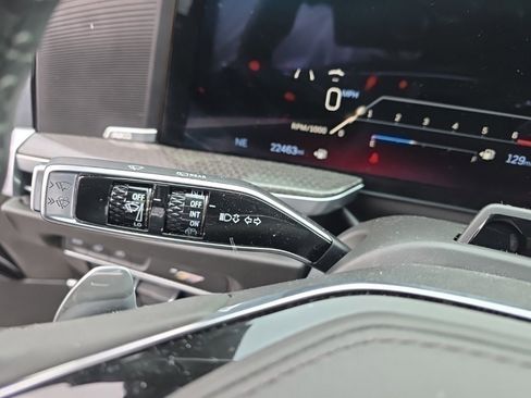 Used 2025 Cadillac Escalade V image 21