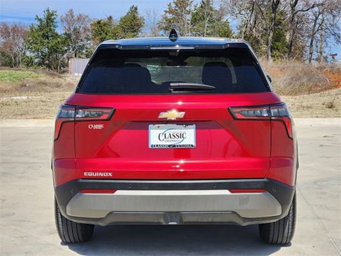 Used 2025 Chevrolet Equinox LT w/ Safety and Technology Package image 7