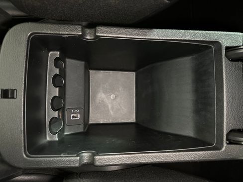 Used 2023 Jeep Cherokee Altitude Lux image 37