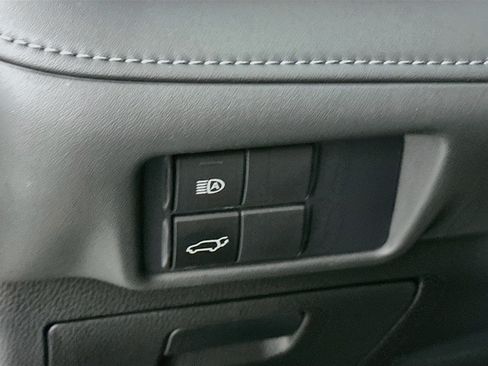 Used 2021 Toyota Highlander XLE FWD image 17