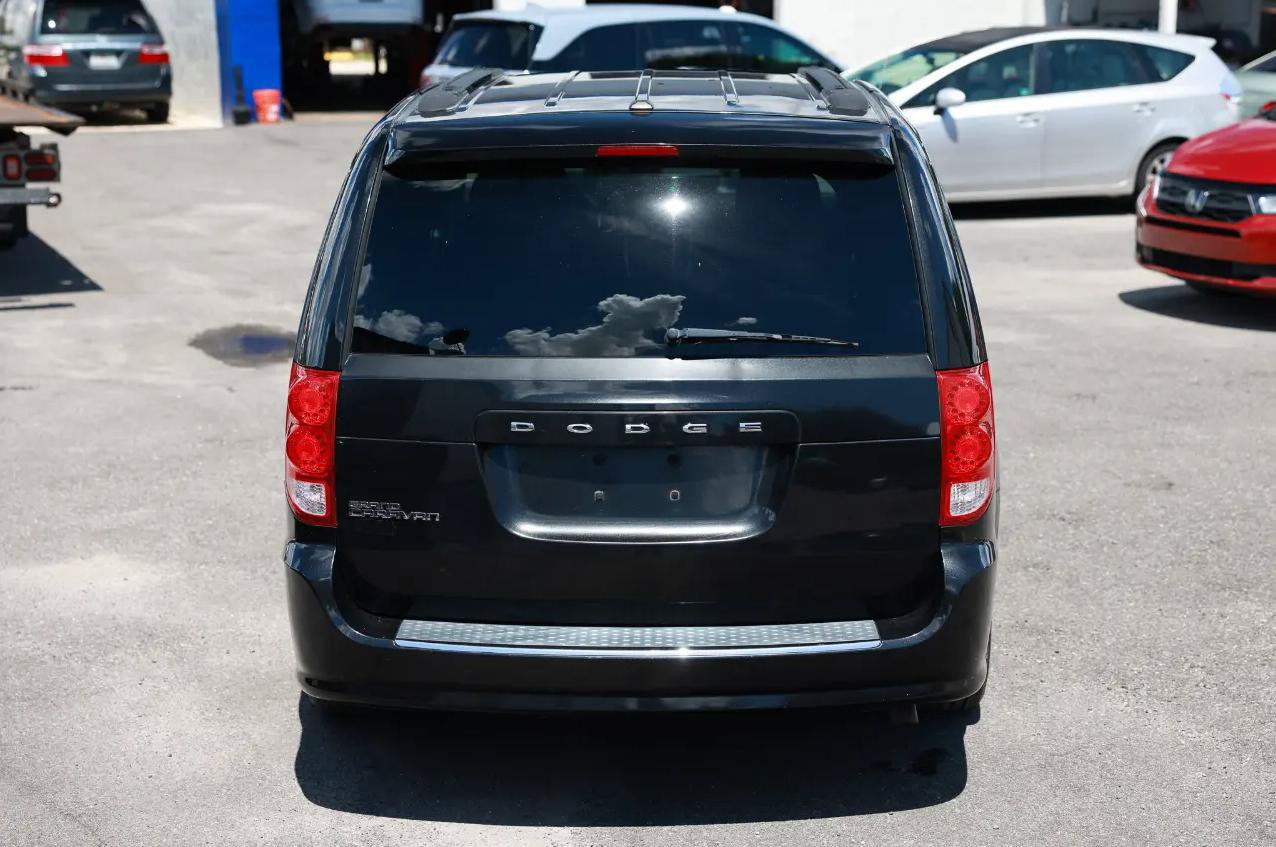 Used 2011 Dodge Grand Caravan Express FWD image 9