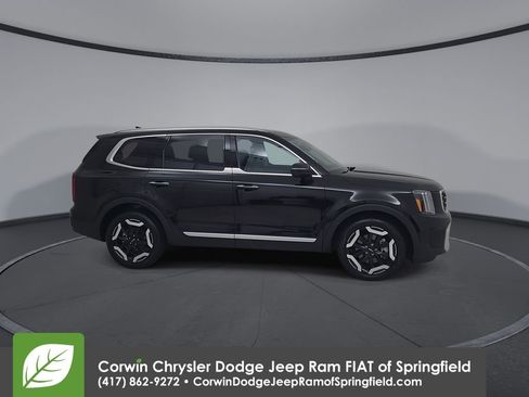 Used 2025 Kia Telluride S AWD/4WD image 16