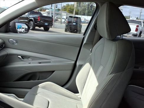 Used 2024 Hyundai Elantra SEL image 30