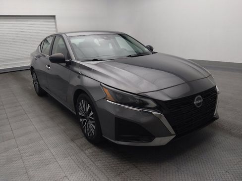 Used 2024 Nissan Altima 2.5 SV image 13