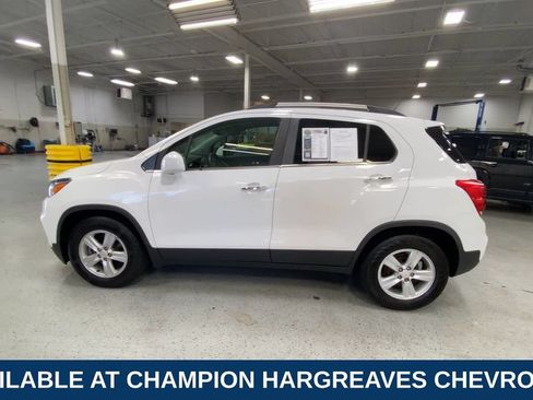 Used 2020 Chevrolet Trax LT w/ LT Convenience Package FWD image 6